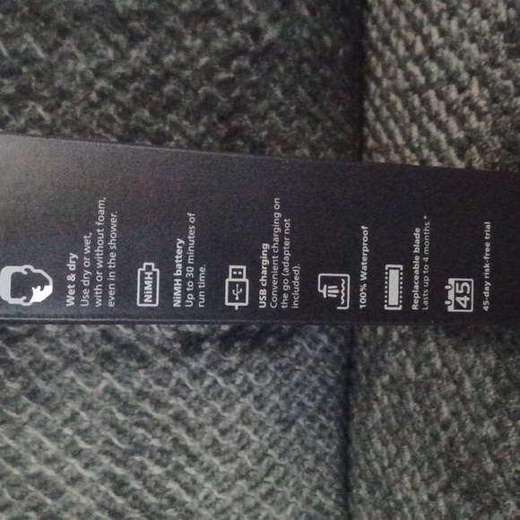 New Philips Norelco OneBlade Trimmer and Shaver - Picture 4 of 6